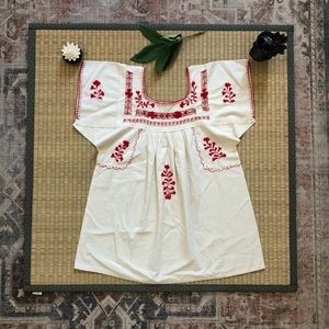 Hand embroidered blouse Size M, Blusa bordada Talla M
